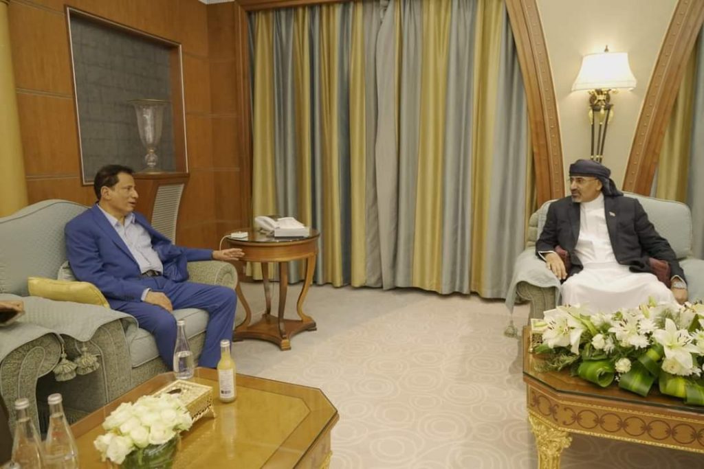 الرئيس الزُبيدي يستقبل محافظ محافظة المهرة