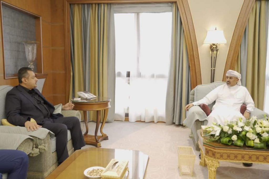 الرئيس الزُبيدي: إنعاش الاقتصاد وتحسين الخدمات أولوية عاجلة
