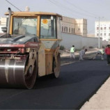 بتمويل البرنامج السعودي.. تواصل أعمال سفلته الشوارع الداخلية لمدينة الغيظة