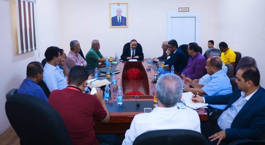 وزير النقل يترأس اجتماعاً استثنائياً هاماً بقيادة شركة الخطوط الجوية اليمنية