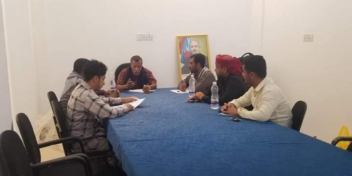 نائب رئيس انتقالي المهرة يناقش تحسين الأداء الإعلامي للمجلس بالمحافظة ..