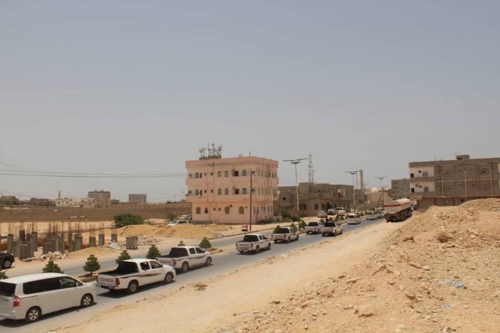 عاجل : لاول مرة في تاريخ المهرة حشود ضخمه تصل الى عاصمة المحافظة لاحياء الذكرى ال 28 لاعلان فك الارتباط