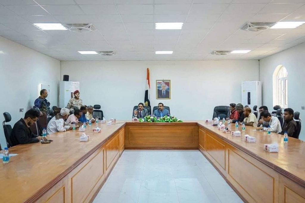 محافظ شبوة يلتقي رئيس المجلس الانتقالي بالمحافظة العديد ويناقش معه عدد من الملفات الهامة