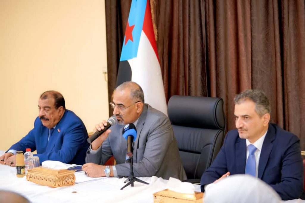 الرئيس الزُبيدي يترأس اجتماعا موسعا لهيئات ولجان ودوائر المجلس الإنتقالي الجنوبي