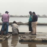 نائب محافظ عدن يشدد على مضاعفة الجهود لشفط مياه الأمطار في كافة شوارع مديريات المحافظة