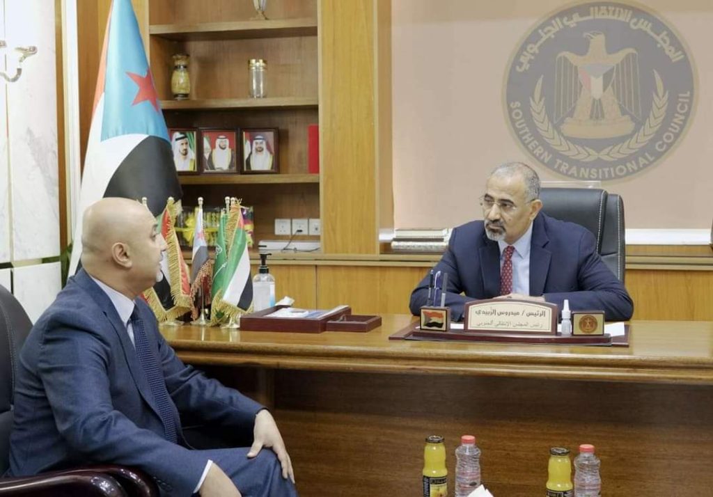 الرئيس الزُبيدي يشدد على سرعة نقل منظومة الاتصالات من صنعاء إلى العاصمة عدن