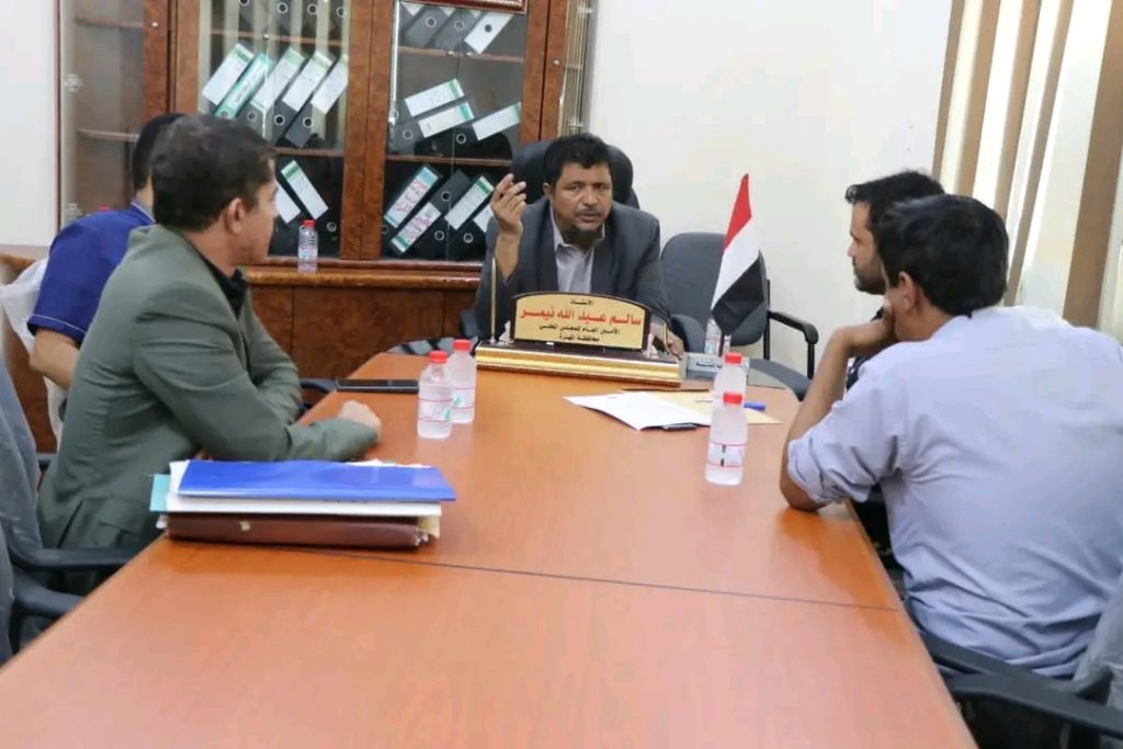 أمين عام محلي المهرة يترأس اجتماعاً لمناقشة أوضاع الطلبة في الخارج