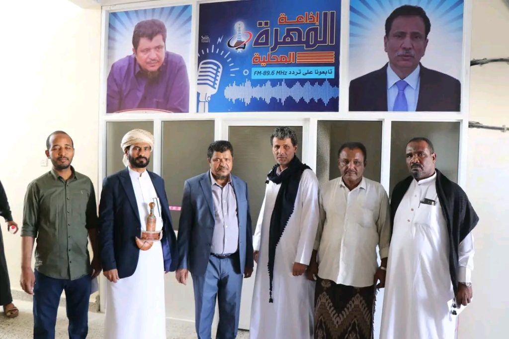 أمين عام محلي المهرة يفتتح محطة إرسال واستديو رقمي بإذاعة المهرة بتمويل من السلطة المحلية