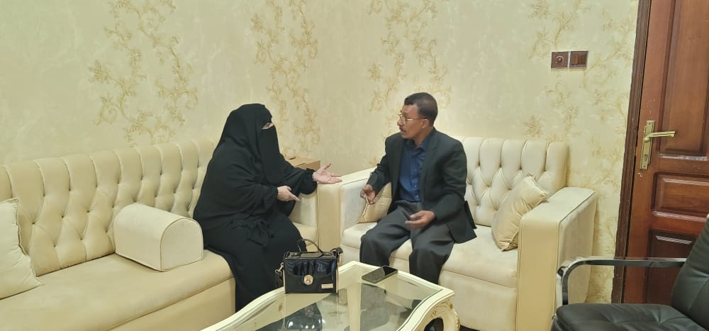 لقاء يناقش سير العمل في مشروع ترميم مدرسة بلقيس للبنات بالغيضة