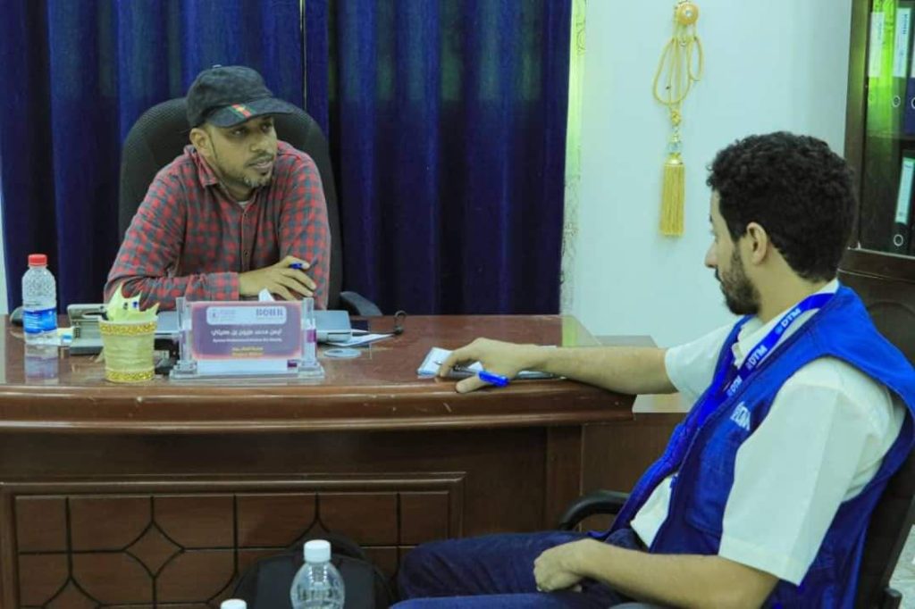 مدير مكتب ائتلاف الخير للإغاثة بمحافظة المهرة يلتقى مندوب منظمة الهجرة الدولية في المحافظة