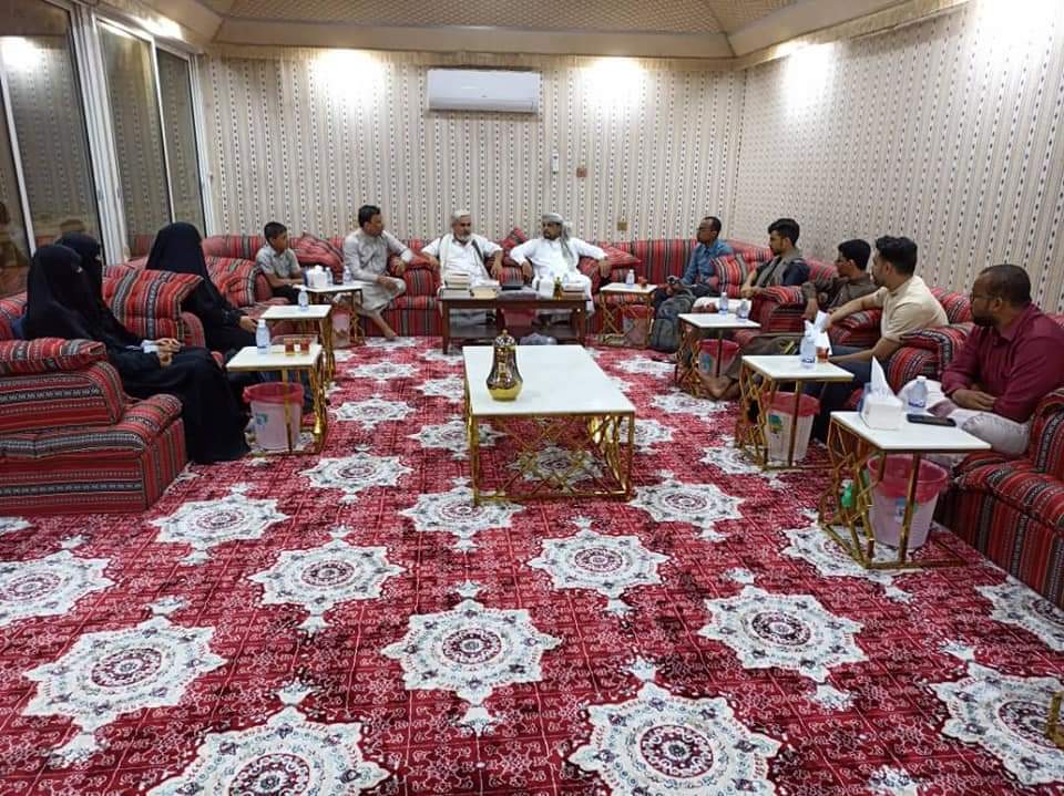 رئيس جامعة المهرة يلتقي بالطلاب المشاركين في الأولمبياد العربي للذكاء الاصطناعي