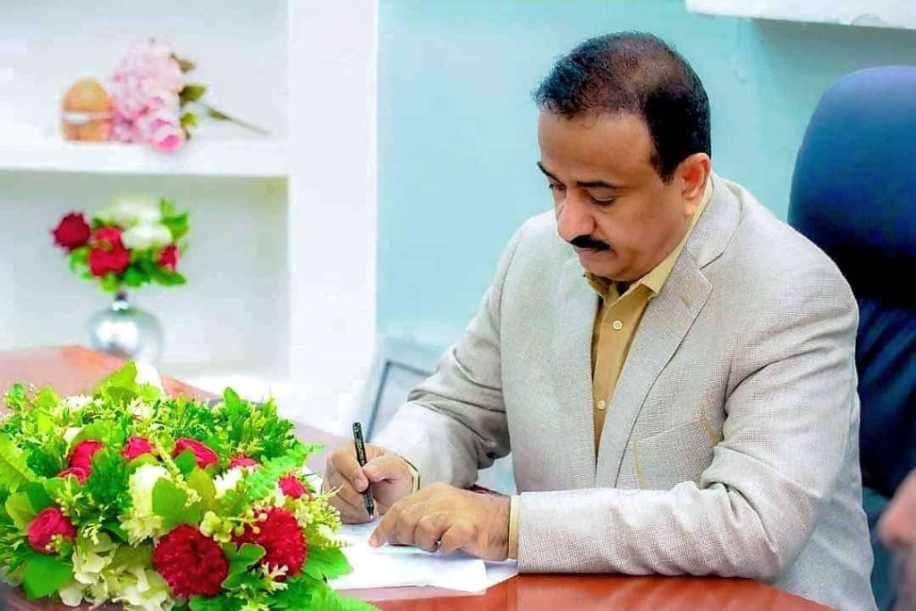 شبوة .. ابن الوزير  يوجه بصرف رواتب شهر ابريل قبل عيد الفطر المبارك