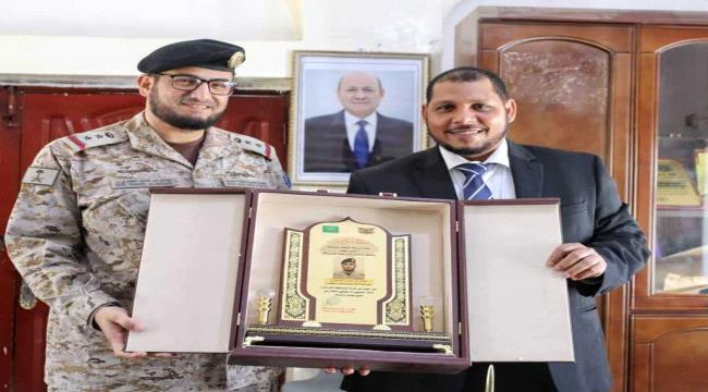 سقطرى .. الثقلي يكرم قائد قوة 808 للدعم والإسناد السابق بدرع المحافظة