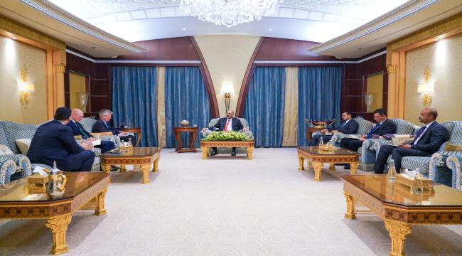 الرئيس عيدروس الزُبيدي يبحث مستجدات العملية السياسية مع مبعوث مملكة السويد