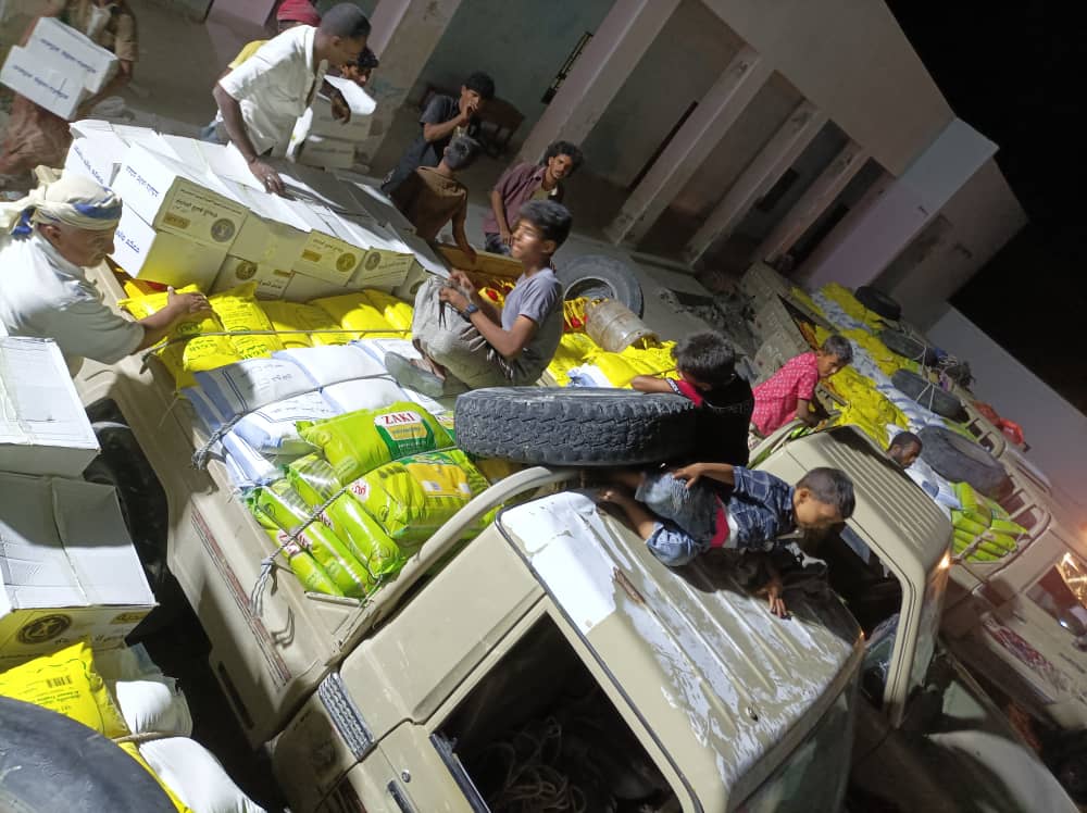 انتقالي مديرية المسيلة يدشن توزيع  1000 سلة غذائية لمناطق وادي المسيلة..