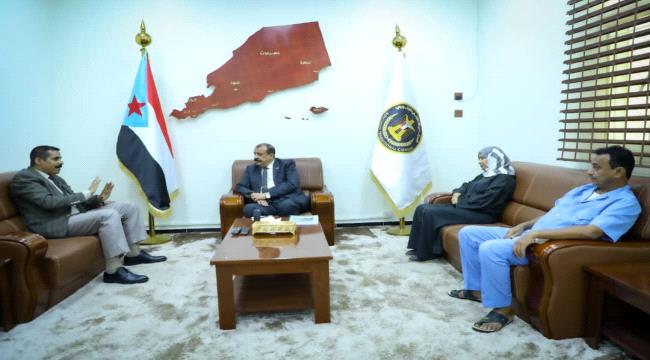 عدن .. اللواء بن بريك يلتقي رئيس النيابة الجزائية المتخصصة في العاصمة