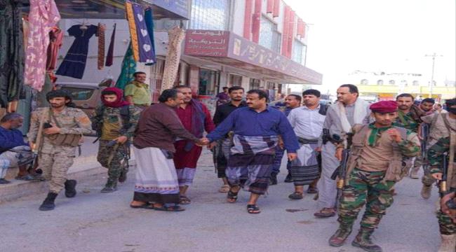 شبوة .. ابن الوزير يتفقد أسواق عتق استعدادا لعيد الفطر