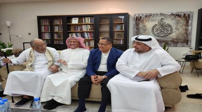 رئيس هيئة الوفاق يطمئن على صحة  السياسي الجنوبي عبدالرحمن الجفري