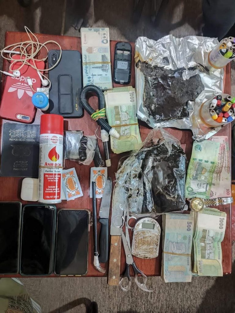 إدارة مكافحة المخدرات بساحل حضرموت تضبط مروجين لمادة الحشيش المخدر