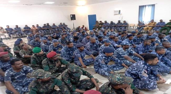 إدارة التدريب والتأهيل وإدارة التوجيه المعنوي والعلاقات العامة بأمن وشرطة ساحل حضرموت تنفذ محاضرة توعوية