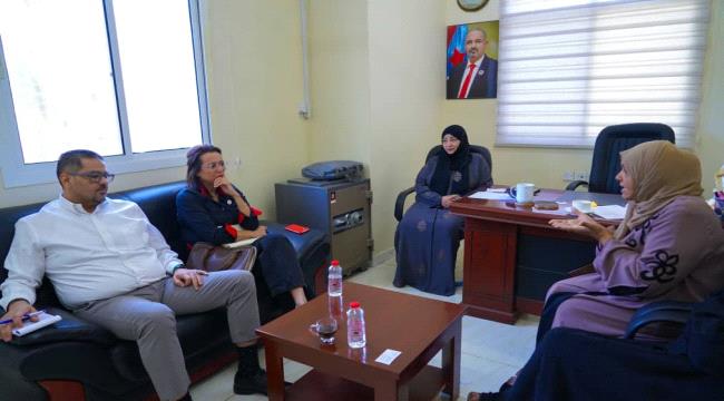 رئيسة هيئة المرأة تبحث أوجه التعاون مع المعهد الديمقراطي الوطني الأمريكي