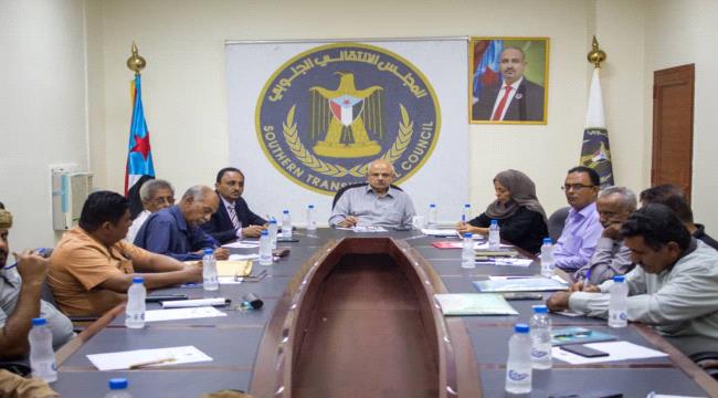 اجتماع انتقالي العاصمة عدن يحذر من تبعات حرب الخدمات التي تمارسها حكومة معين