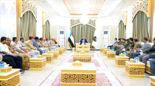 الرئيس عيدروس الزُبيدي يترأس اجتماعا للقادة العسكريين والأمنيين بالعاصمة عدن