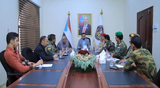 عدن ..رئيس هيئة الإعلام الجنوبي يلتقي كادر مركز اعلام القوات المسلحة الجنوبية