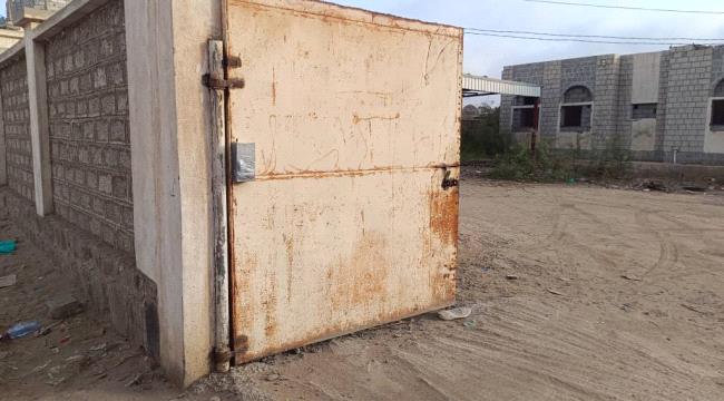 أمن لحج يفكك عبوة ناسفة كانت معدّة لاستهداف أحد منتسبيه