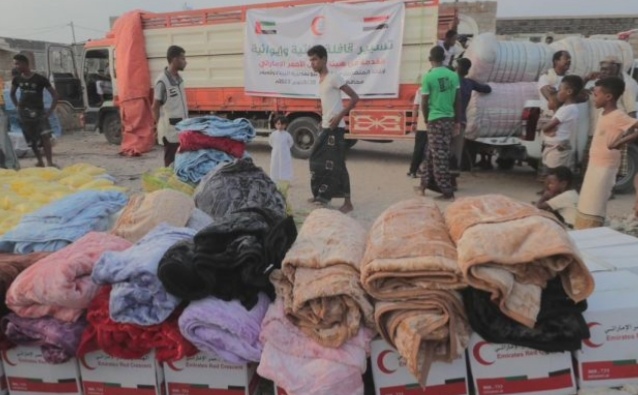 الهلال الأحمر الإماراتي يسير قافلة مساعدات إغاثية لمتضرري إعصار تيج بمديرية الريدة وقصيعر بحضرموت