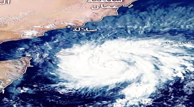 تيج تحول إلى إعصار ويمر بسقطرى فجر الغد