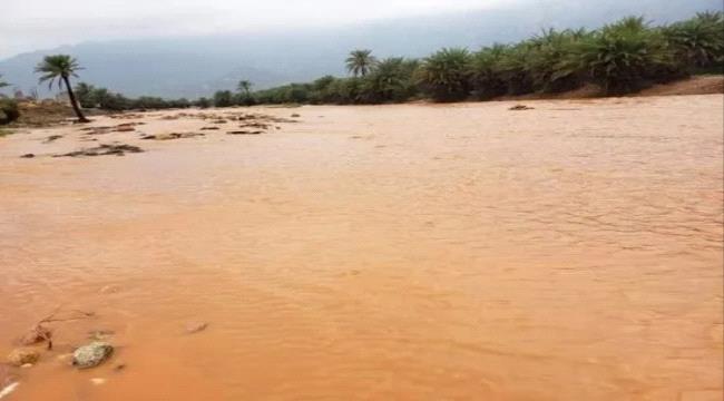 جريان سيول وطقس عاصف في سقطرى مع اقتراب تيج