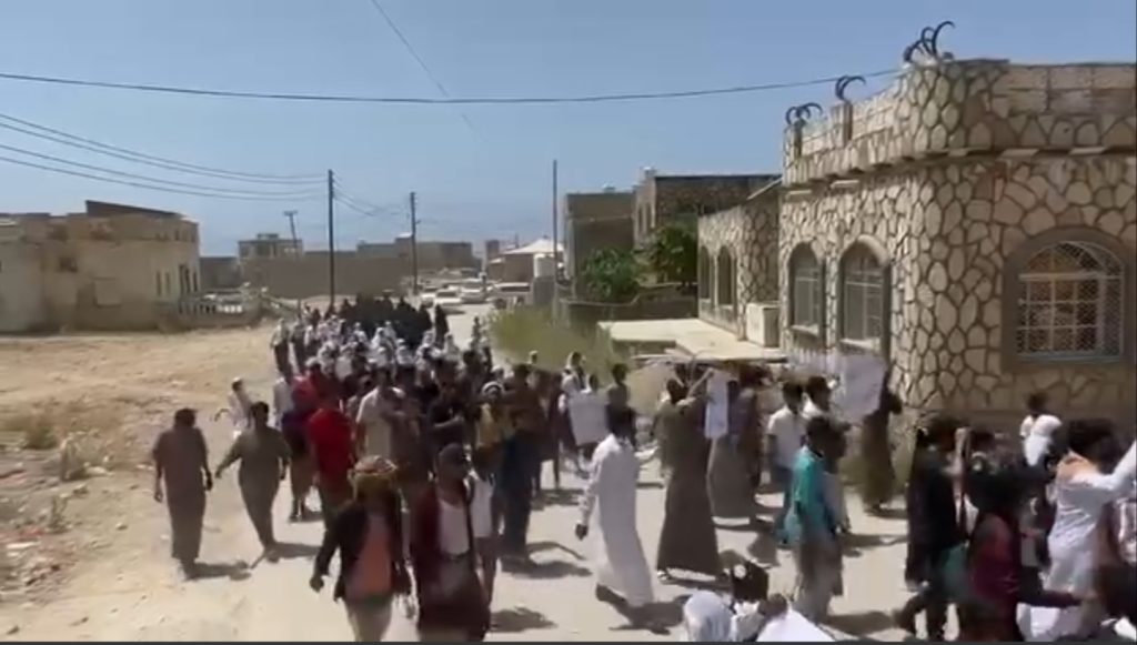 “احتجاجات في حوف تندد بتردي الخدمات في المحافظة”