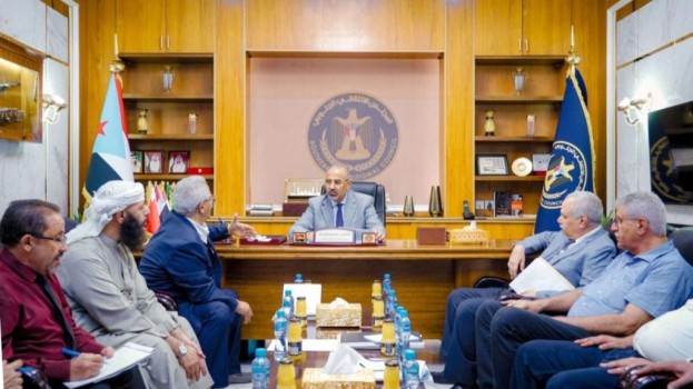 الرئيس الزُبيدي يطّلع على سير العمل في الهيئة العليا للأدوية والمستلزمات الطبية