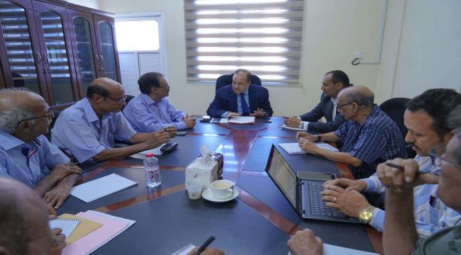 الدكتور الحاج يترأس اجتماعاً مع فريق المستشارين لبحث آليات تطوير أداء الشؤون الخارجية