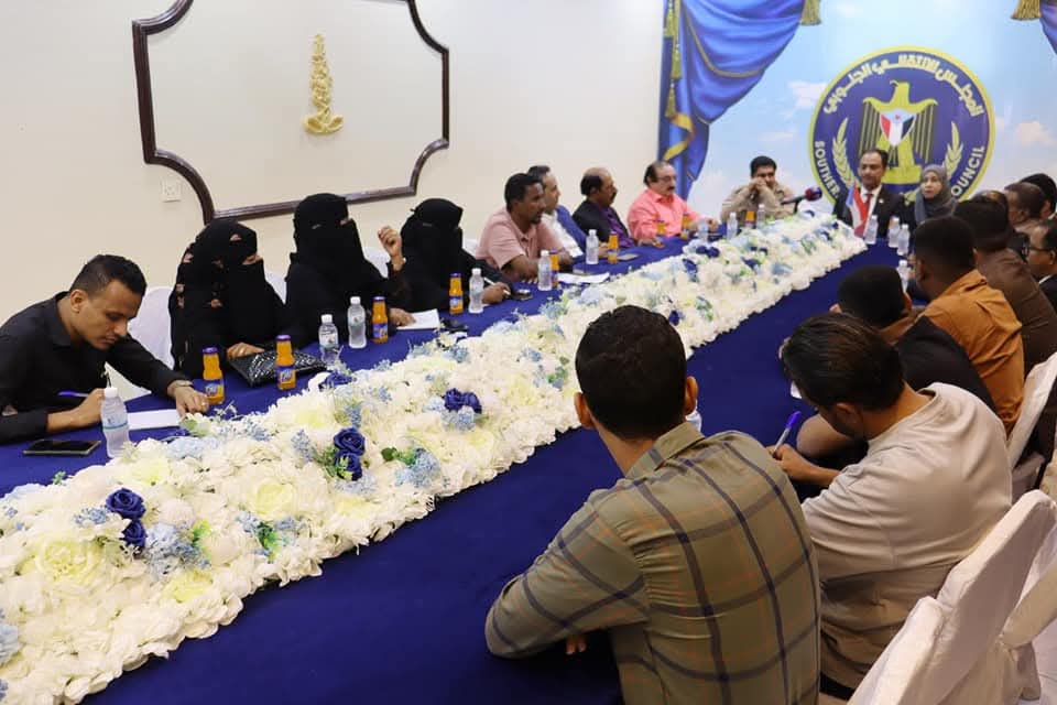 فريق التوعية السياسية يعقد لقاء بتنفيذية انتقالي حضرموت