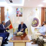 الكثيري يناقش مع عدد من أعضاء جمعية الصرّافين في العاصمة عدن سُبل وقف انهيار العملة