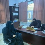 مديرة تنمية المرأة بالمهرة تبحث سُبل دعم أنشطة المرأة خلال زيارة إلى عدن