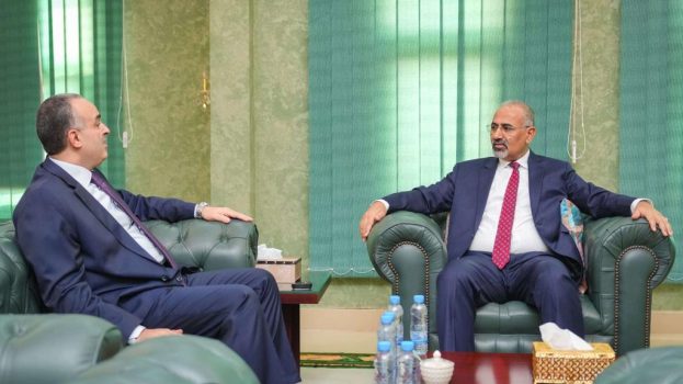 الرئيس عيدروس الزُبيدي يشدد على ضبط العملية الإيرادية وتوريد الموارد إلى البنك المركزي