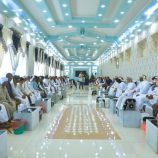 محافظ المهرة يترأس اجتماعًا موسعًا للوجهاء والشيوخ ويؤكد المضي في بسط الأمن وسيادة القانون