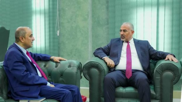 الرئيس الزُبيدي يشدد على تسريع وتيرة الأداء الحكومي في القطاعين الاقتصادي والخدمي
