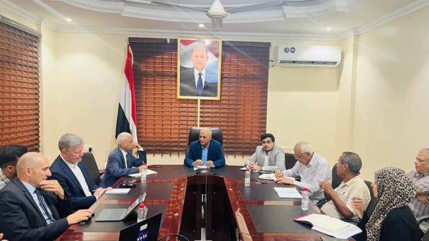 وزير المياه والبيئة يبحث مع وفد البنك الدولي مشاريع تعزيز قدرات قطاع المياه في اليمن