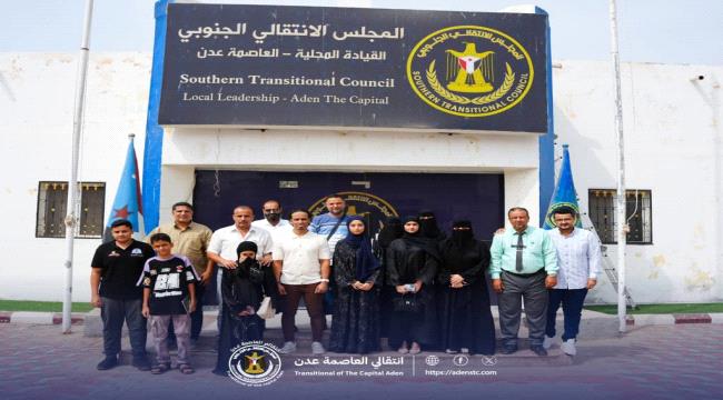 الرئيس عيدروس الزُبيدي يُكرِّم أوائل الثانوية العامة في العاصمة عدن ويهنئهم بتفوقهم