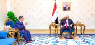 الرئيس عيدروس الزُبيدي يبحث مع سفير جمهورية ليبيا سُبل تعزيز التعاون الثنائي في المجالات الاقتصادية والتنموية