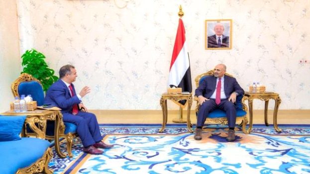 الرئيس عيدروس الزُبيدي يبحث مع سفير جمهورية ليبيا سُبل تعزيز التعاون الثنائي في المجالات الاقتصادية والتنموية
