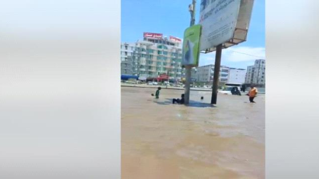 غرق كلي لخط التسعين بجوار جولة السفينة جراء الأمطار الغزيرة