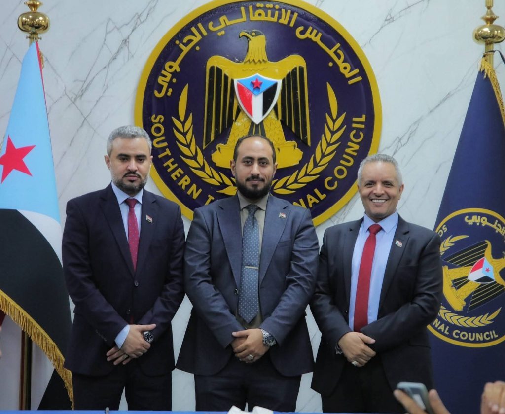 بإشراف رئيس الجمعية الوطنية إتمام عملية الاستلام والتسليم للأمانة العامة لهيئة رئاسة المجلس الانتقالي الجنوبي وهيئاتها