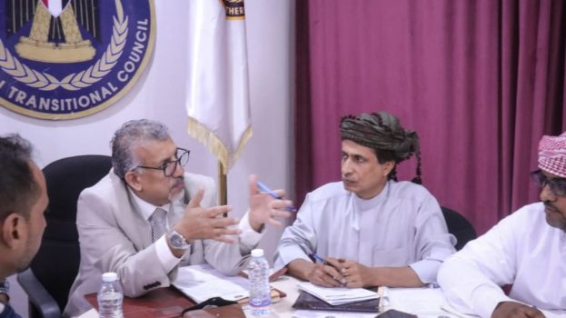 فريق التوجيه والرقابة الرئاسي يعقد لقاءً بالهيئة التنفيذية لانتقالي المهرة