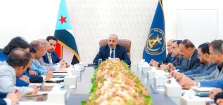 القيادة التنفيذية العليا تبحث ترتيبات مؤتمري المانحين والاقتصادي وتشيد بجهود ضبط الأسعار
