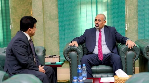 الرئيس الزُبيدي يطّلع من وزير النفط على جهود تشغيل مصافي عدن وتأمين وقود الكهرباء